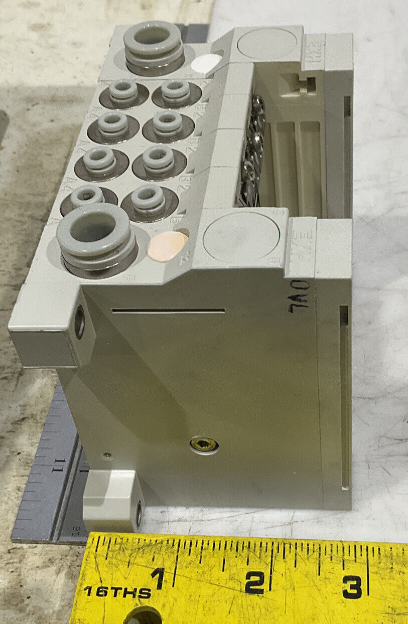 SMC VV5Q21-04C4FSO-S-X50US PNEUMATIC MANIFOLD U3S