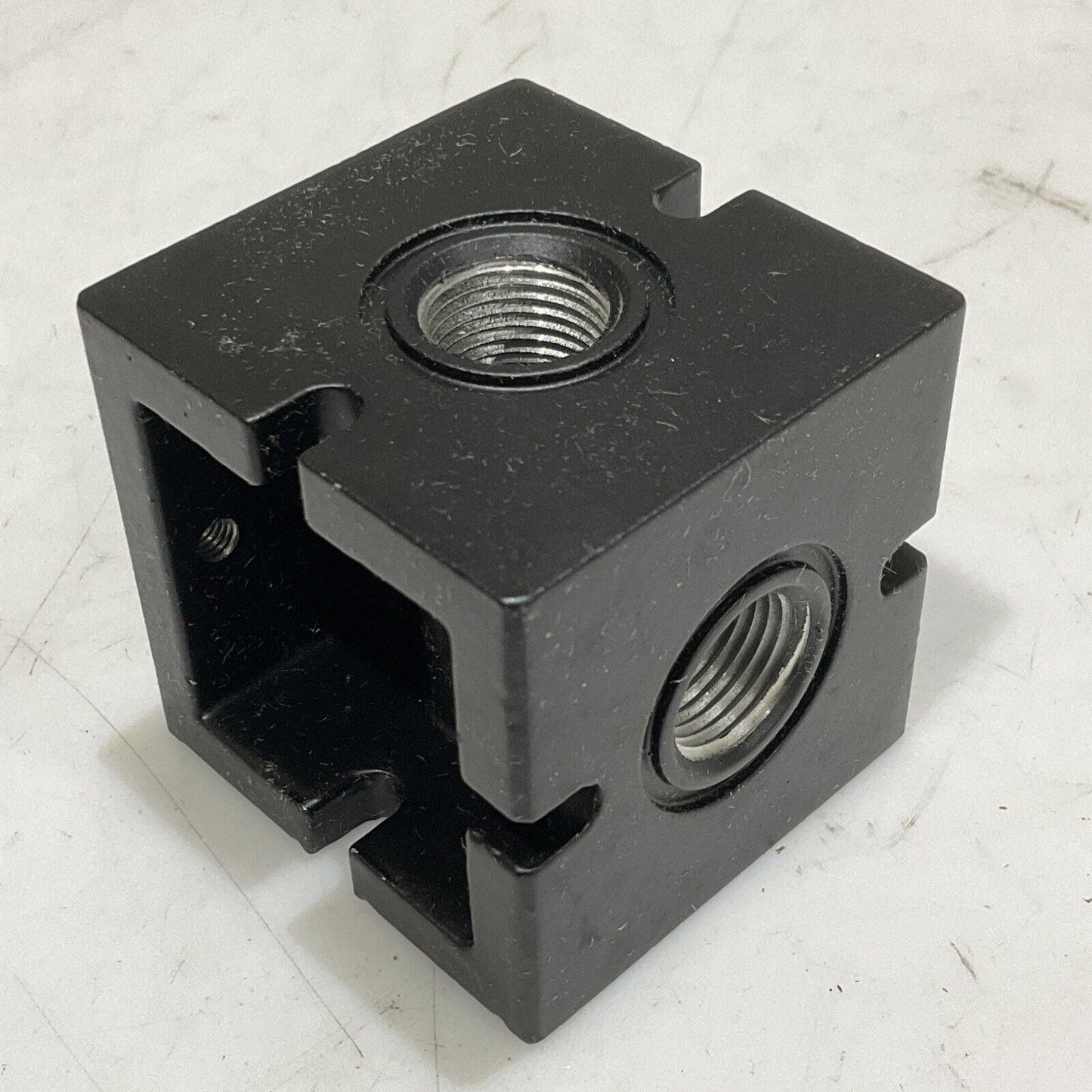 PARKER DK7510-3-3 DIVERTER BLOCK KIT 3/8” NPT 4 WAY LOT OF 2 U3S