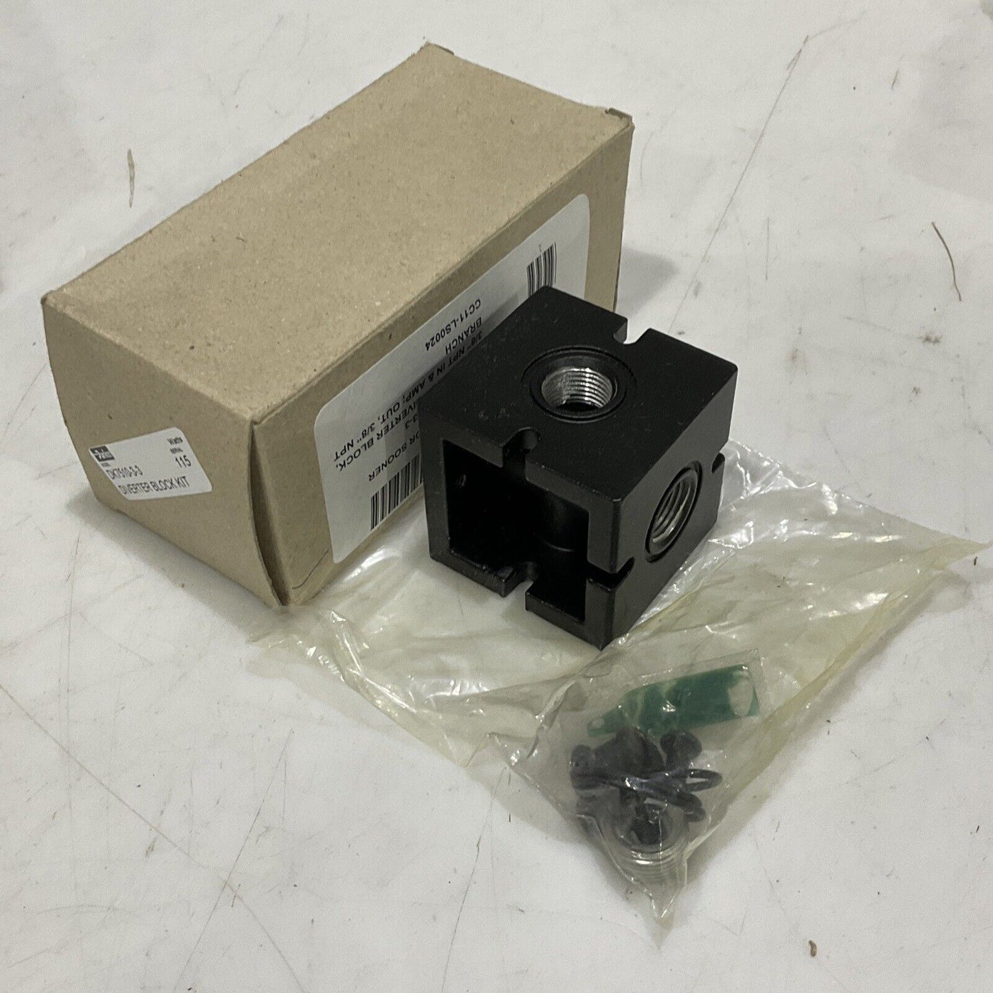 PARKER DK7510-3-3 DIVERTER BLOCK KIT 3/8” NPT 4 WAY LOT OF 2 U3S