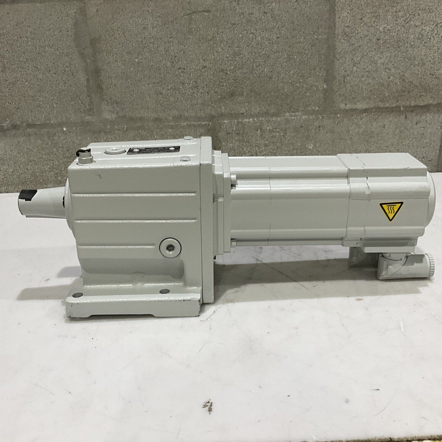 LENZE GST05-2S VBR 09HC41 SERVO GEAR MOTOR 3-MOT U3S