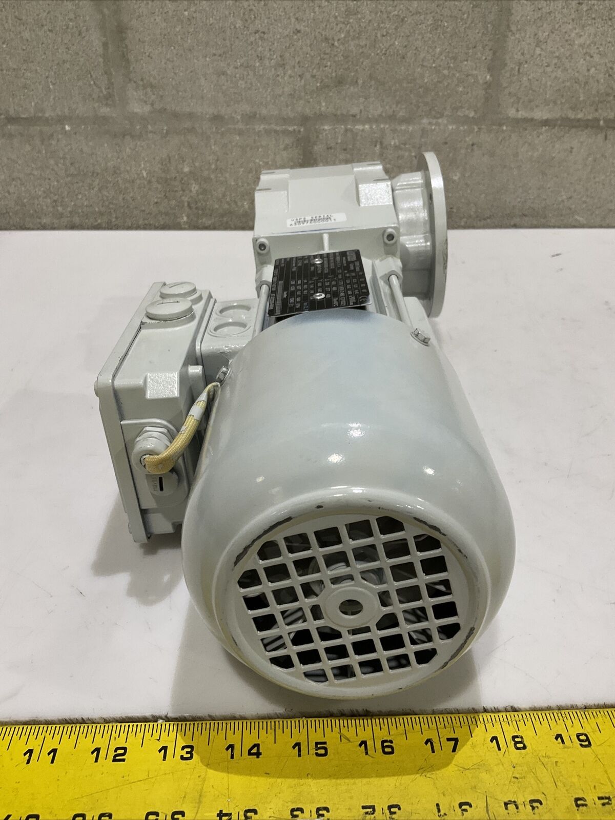 LENZE GKR03-2M HAK 063C42 MDEMARS063-42C0U MOTOR U3S