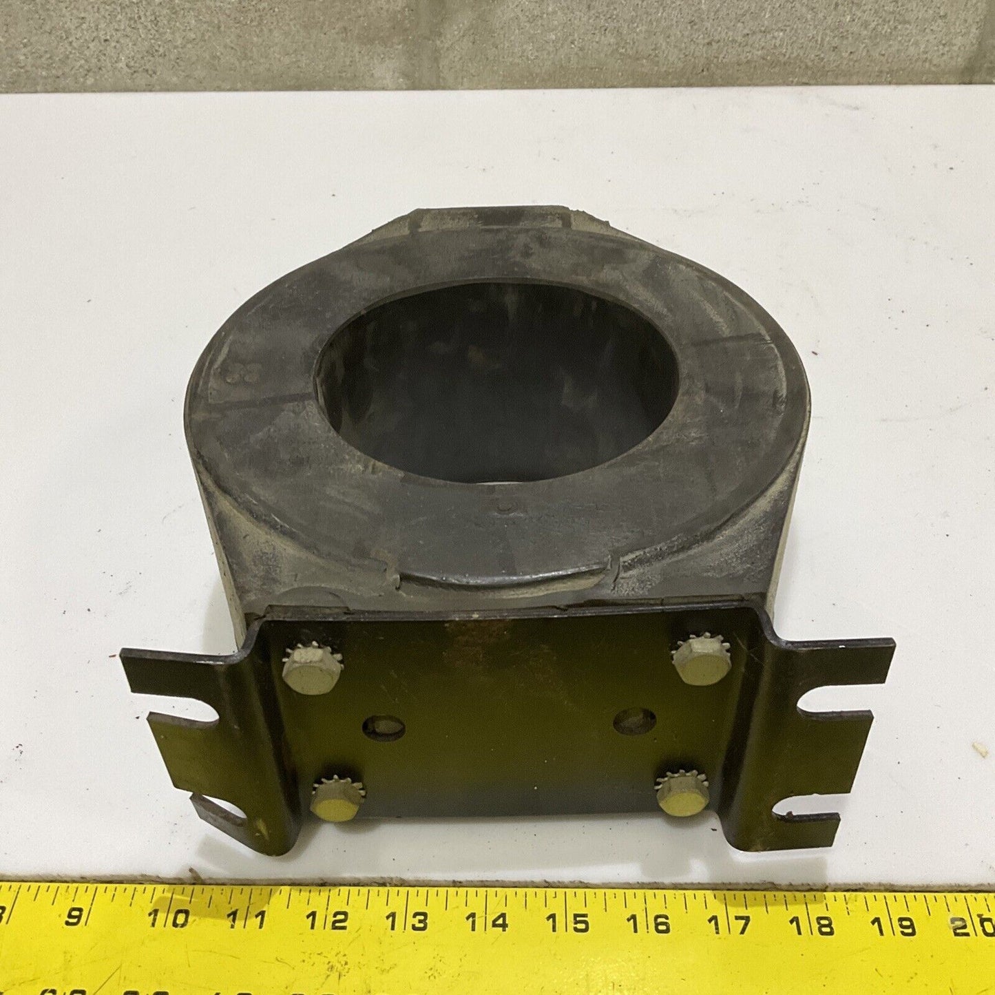 GENERAL ELECTRIC GE 750X10G5 JCS-0 CURRENT TRANSFORMER 300:5 25-400 CYCLES 678