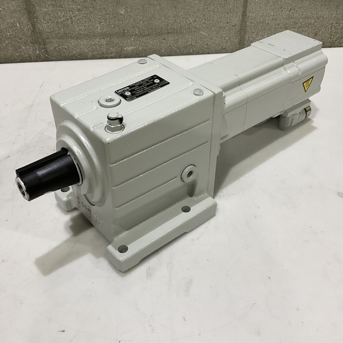 LENZE GST05-2S VBR 09HC41 MCS09H41RS0B0 SERVO GEAR MOTOR 3-MOT U3S