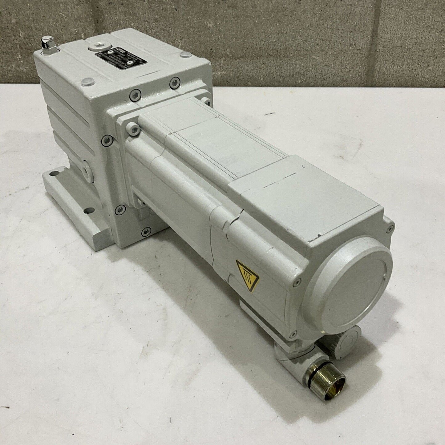 LENZE GST05-2S VBR 09HC41 MCS09H41RS0B0 SERVO GEAR MOTOR 3-MOT U3S