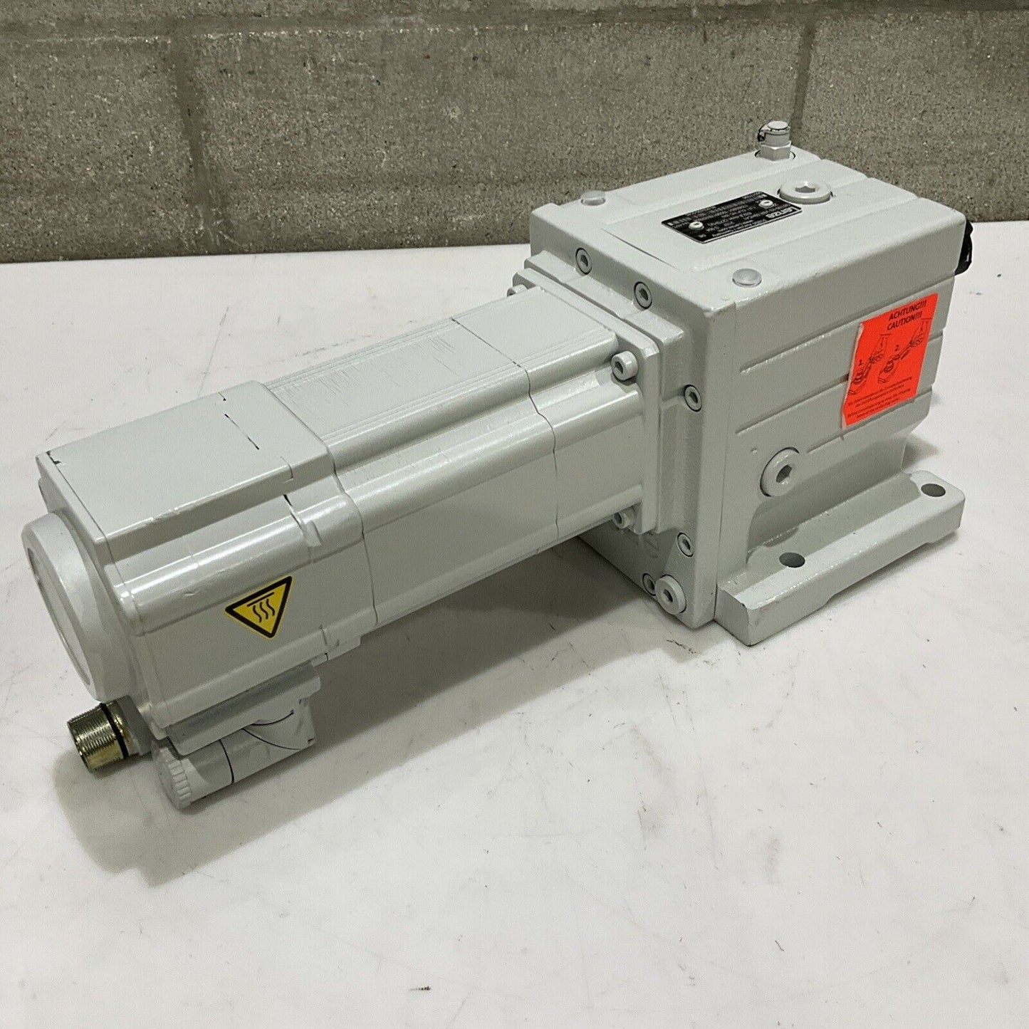 LENZE GST05-2S VBR 09HC41 MCS09H41RS0B0 SERVO GEAR MOTOR 3-MOT U3S