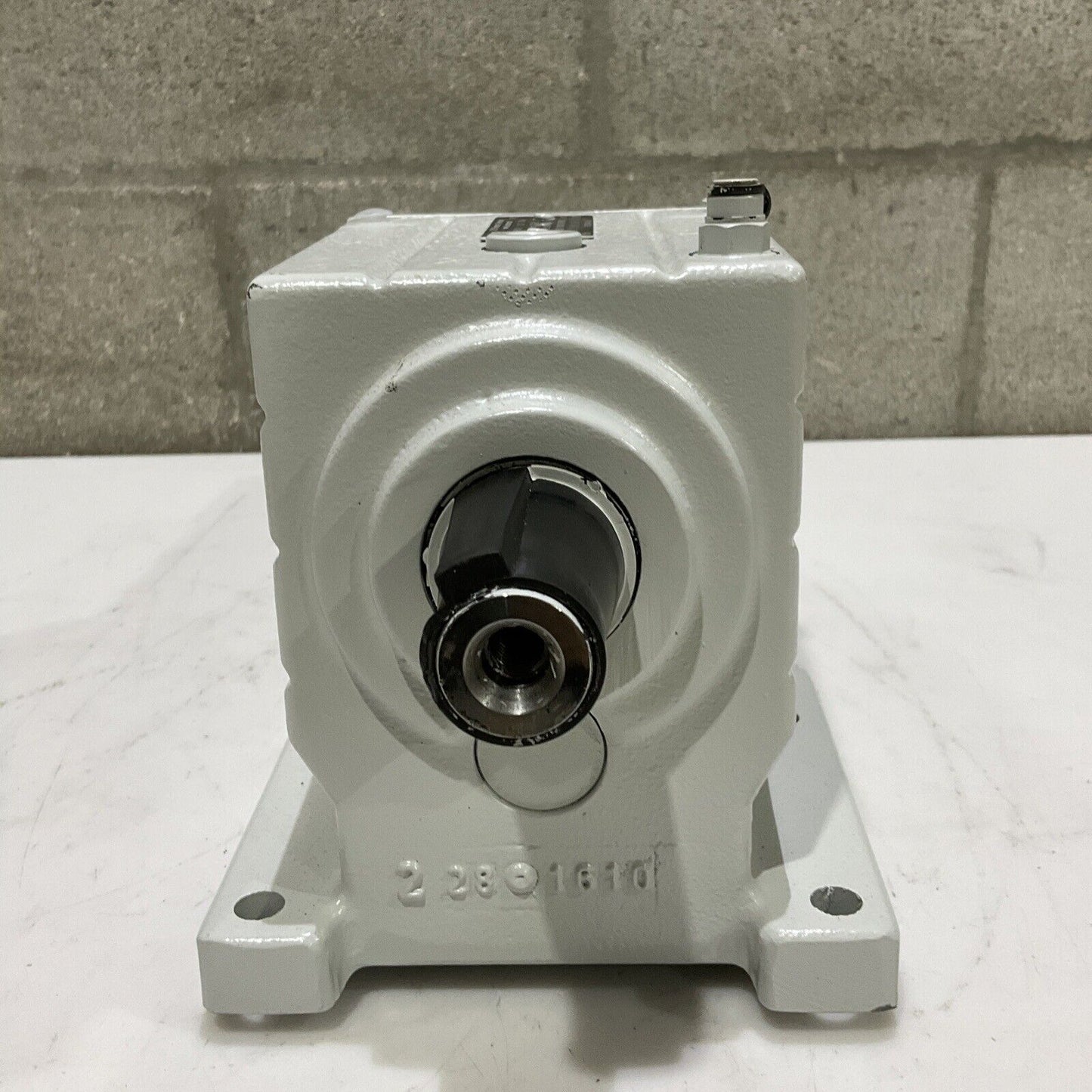 LENZE GST05-2S VBR 09HC41 MCS09H41RS0B0 SERVO GEAR MOTOR 3-MOT U3S