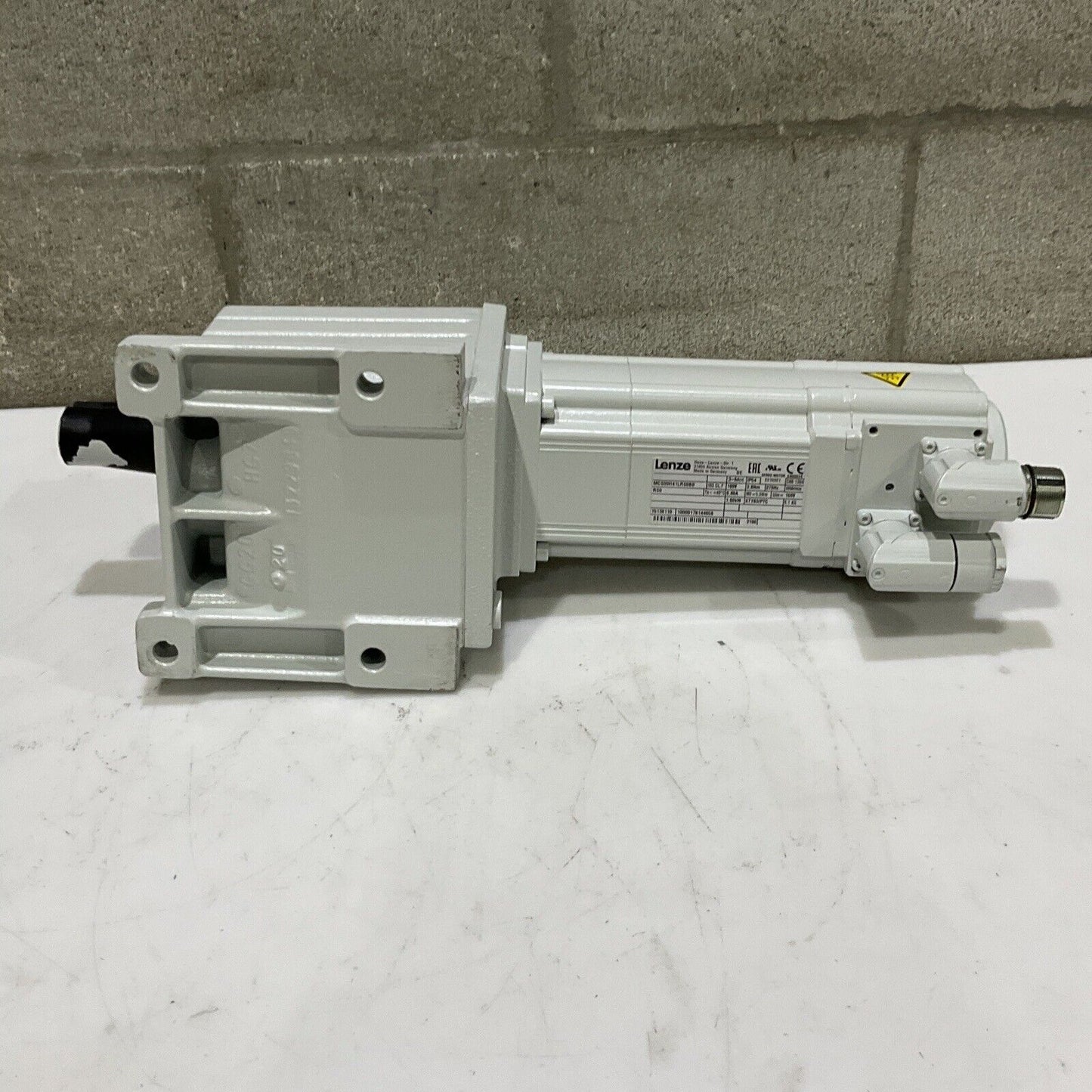 LENZE GST05-2S VBR 09HC41 MCS09H41RS0B0 SERVO GEAR MOTOR 3-MOT U3S