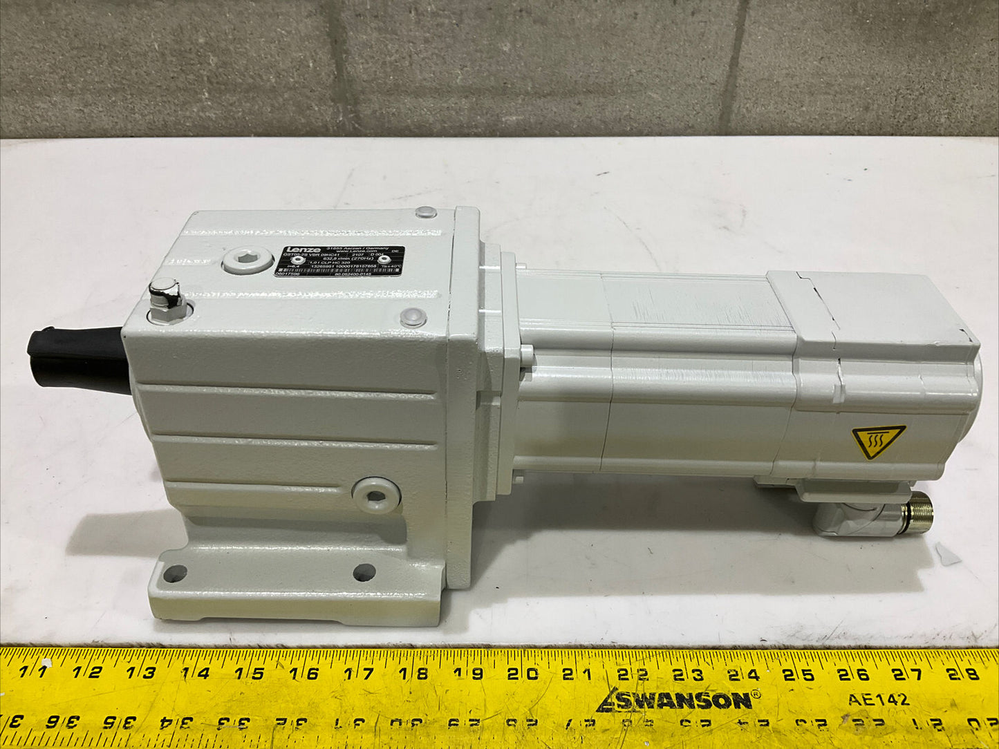 LENZE GST05-2S VBR 09HC41 MCS09H41RS0B0 SERVO GEAR MOTOR 3-MOT U3S