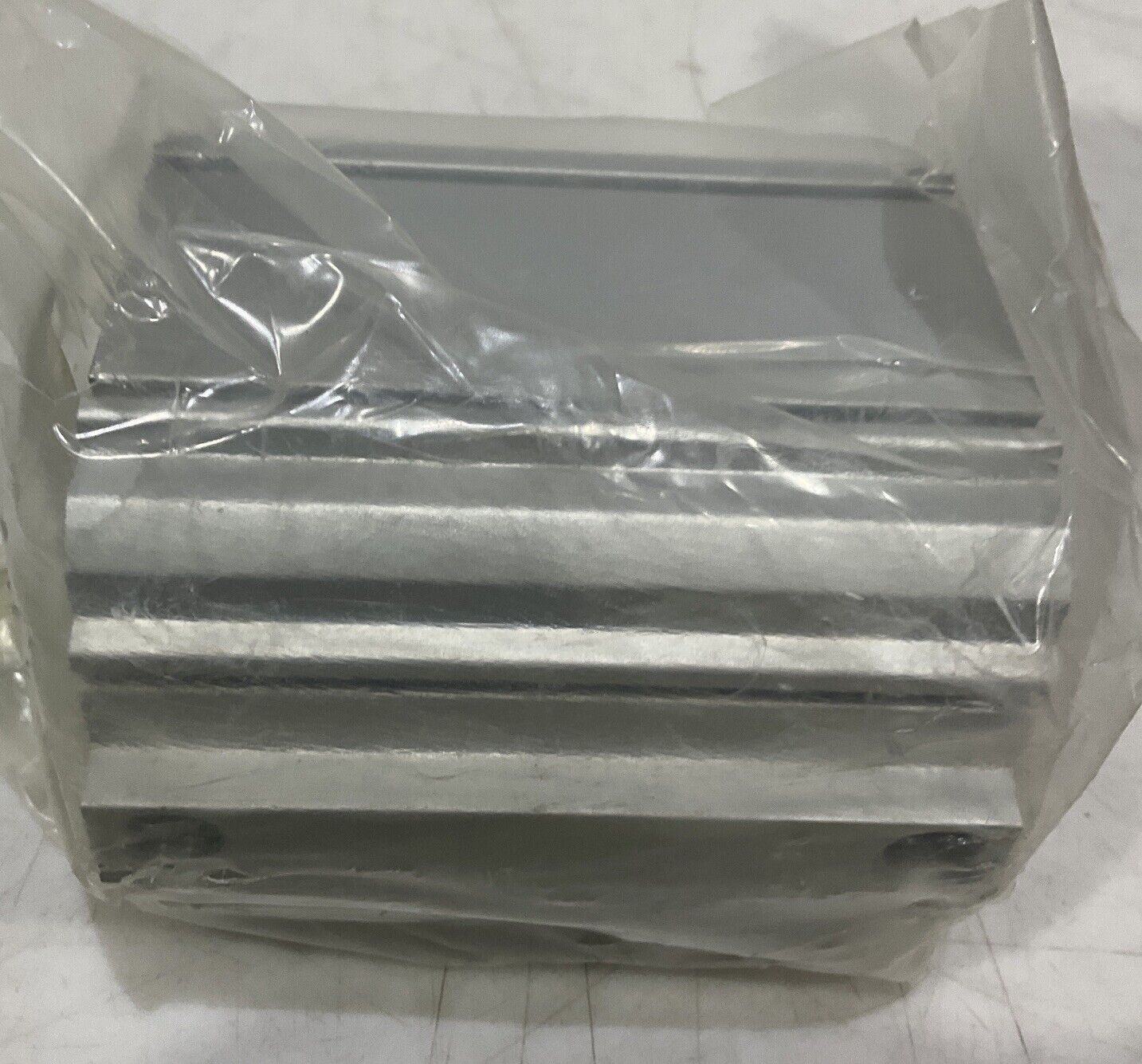 SMC NCQ8B300-300 CYLINDER U3S