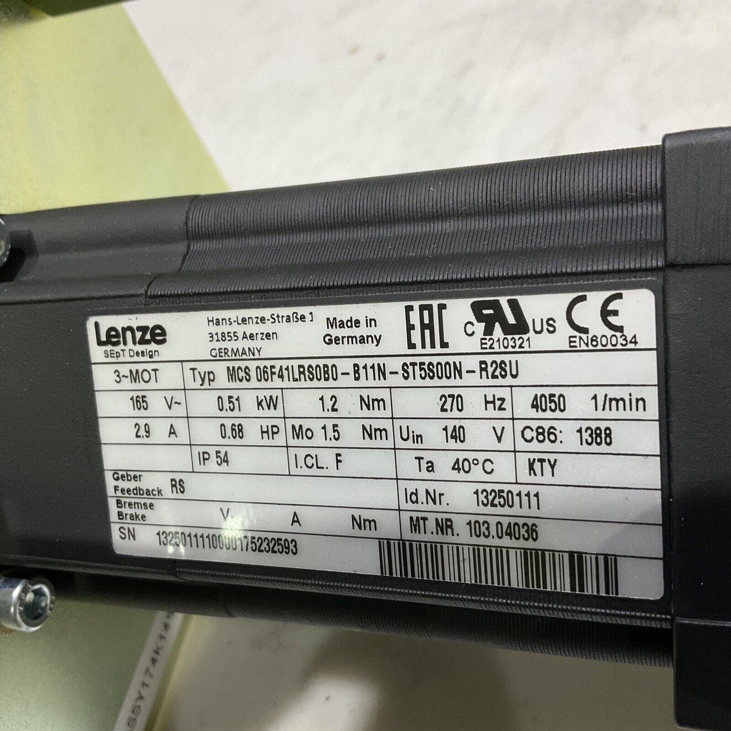 LENZE MCS 06F41LRS0B0-B11N-ST5S00N-R2SU SERVO MOTOR ASSY 165 V 2.9A 270 HZ U3S