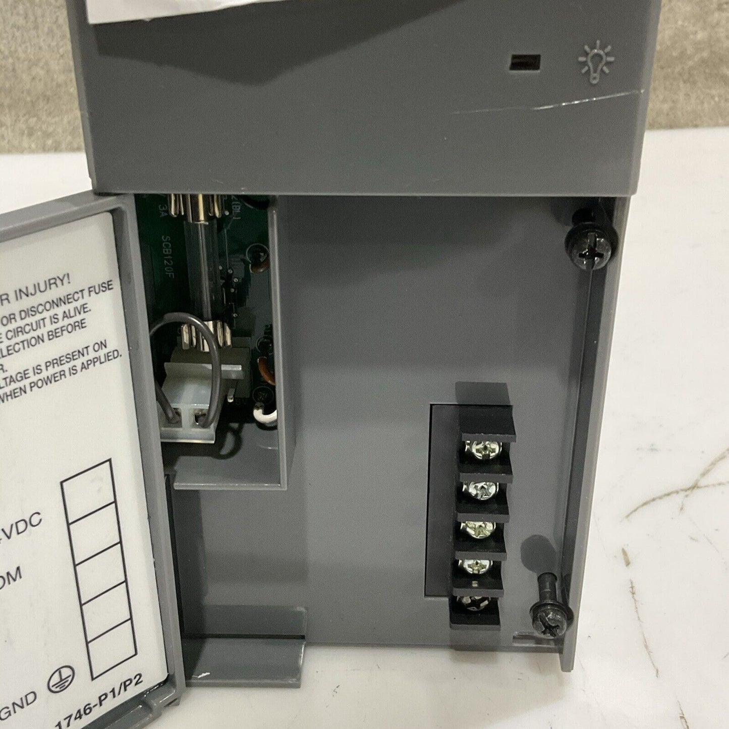 AB ALLEN BRADLEY SLC500 MODULE POWER SUPPLY 1746P2 SERIES C 50/60HZ 132 VAC U4M
