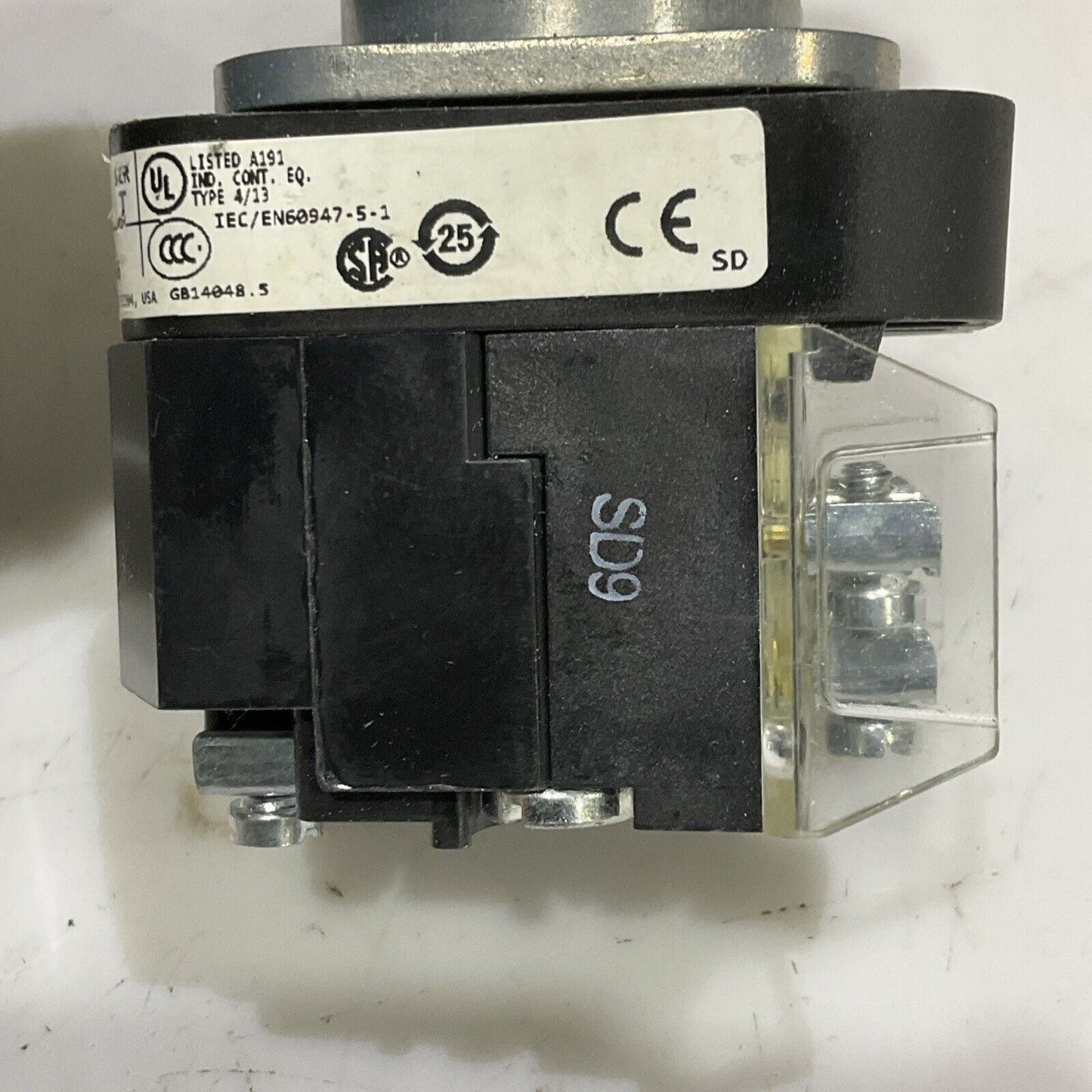 AB ALLEN BRADLEY 800TC-N374 PUSH BUTTON PILOT LIGHT 130V 50/60HZ U4M