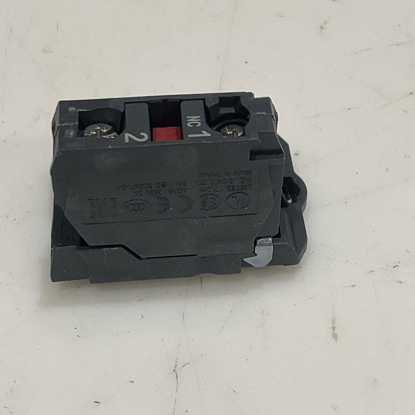 SCHNEIDER ELECTRIC XB5AT842 RED PUSHBUTTON SW U4M