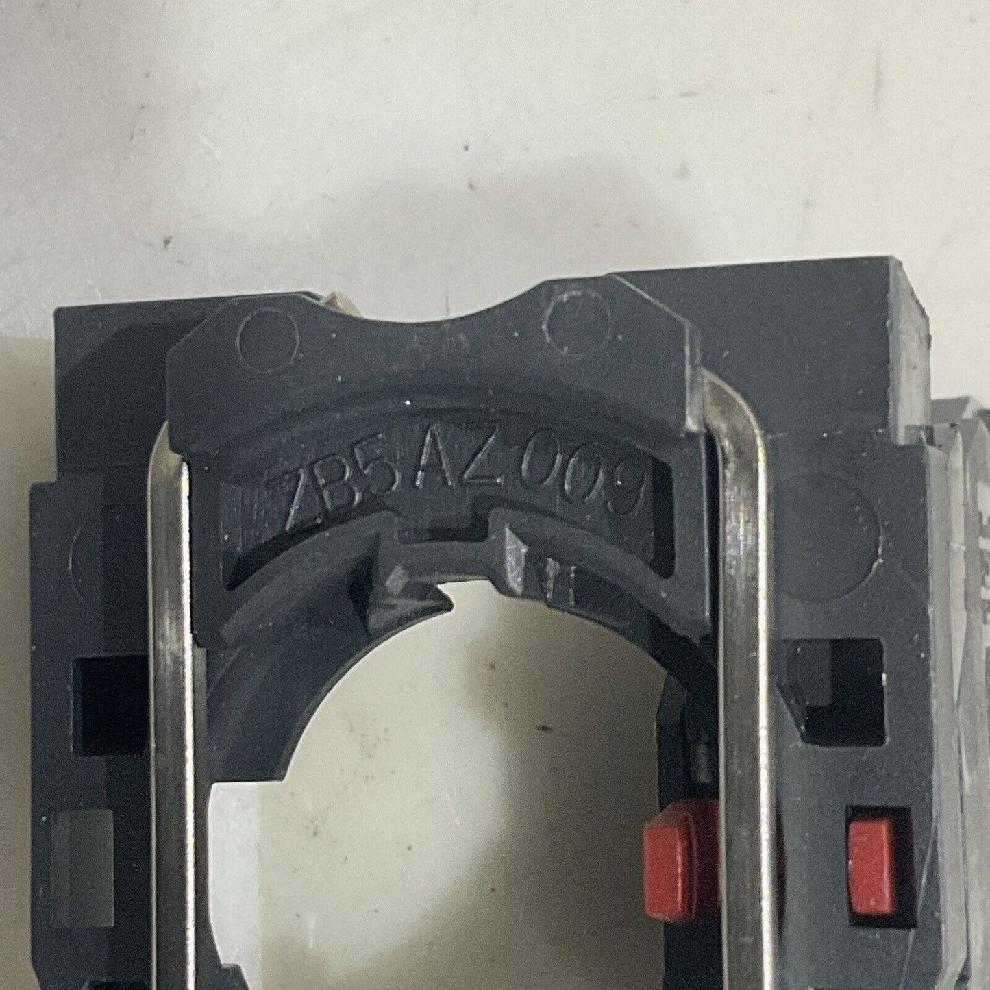 SCHNEIDER ELECTRIC XB5AT842 RED PUSHBUTTON SW U4M