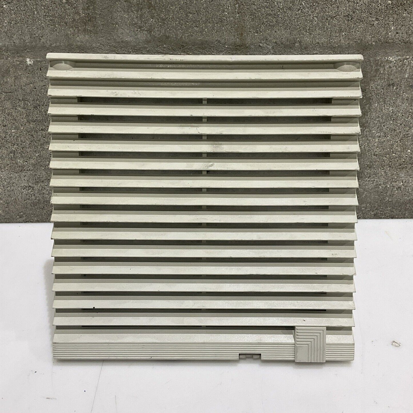 RITTAL 014616 SK 3323 117 FAN AND FILTER UNIT VENTILATOR 115V 50/60HZ 19/18W U4M