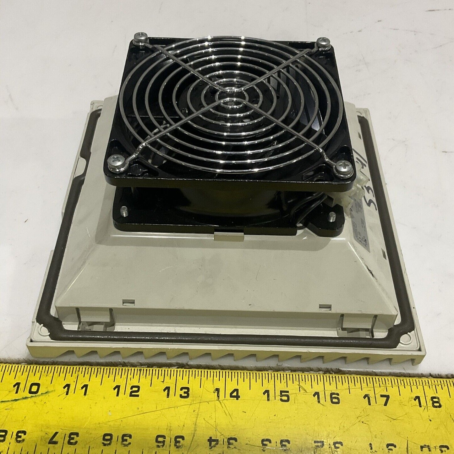 RITTAL 014616 SK 3323 117 FAN AND FILTER UNIT VENTILATOR 115V 50/60HZ 19/18W U4M