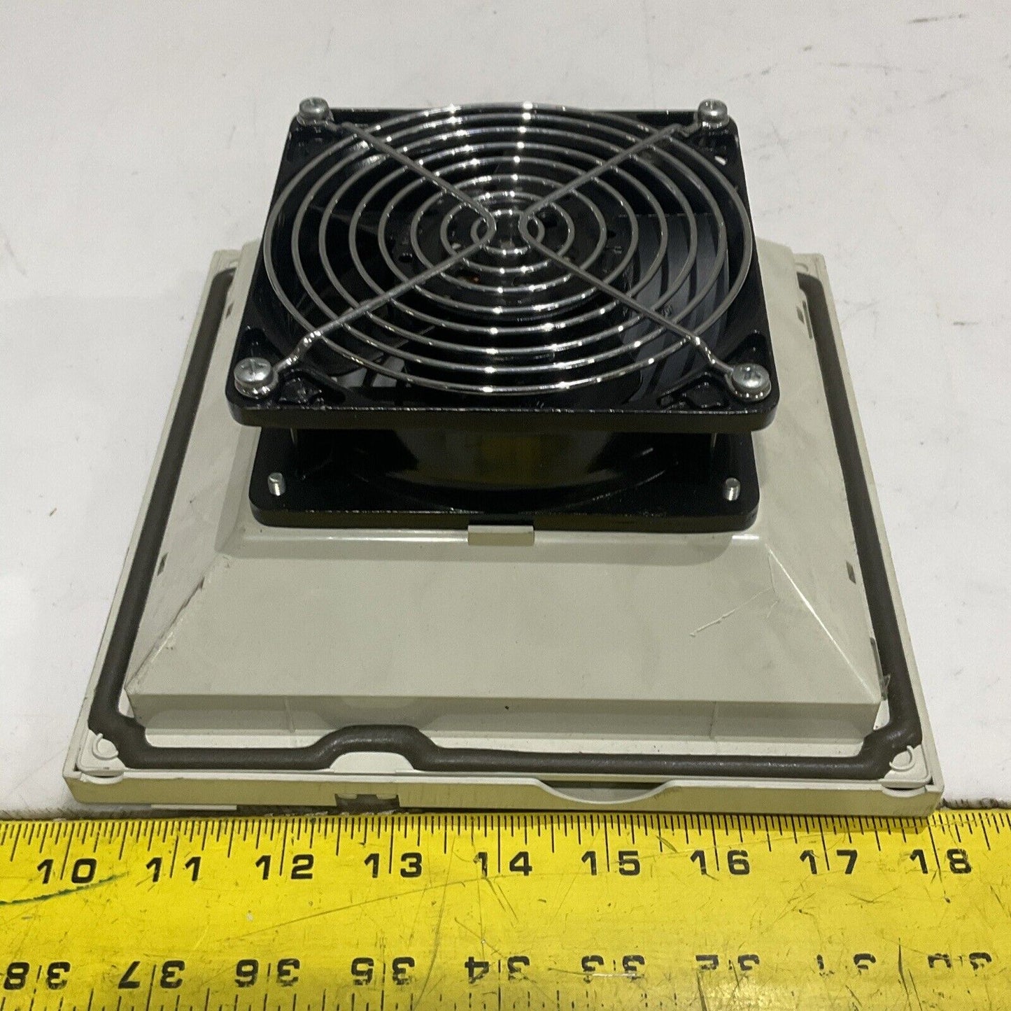 RITTAL 014616 SK 3323 117 FAN AND FILTER UNIT VENTILATOR 115V 50/60HZ 19/18W U4M