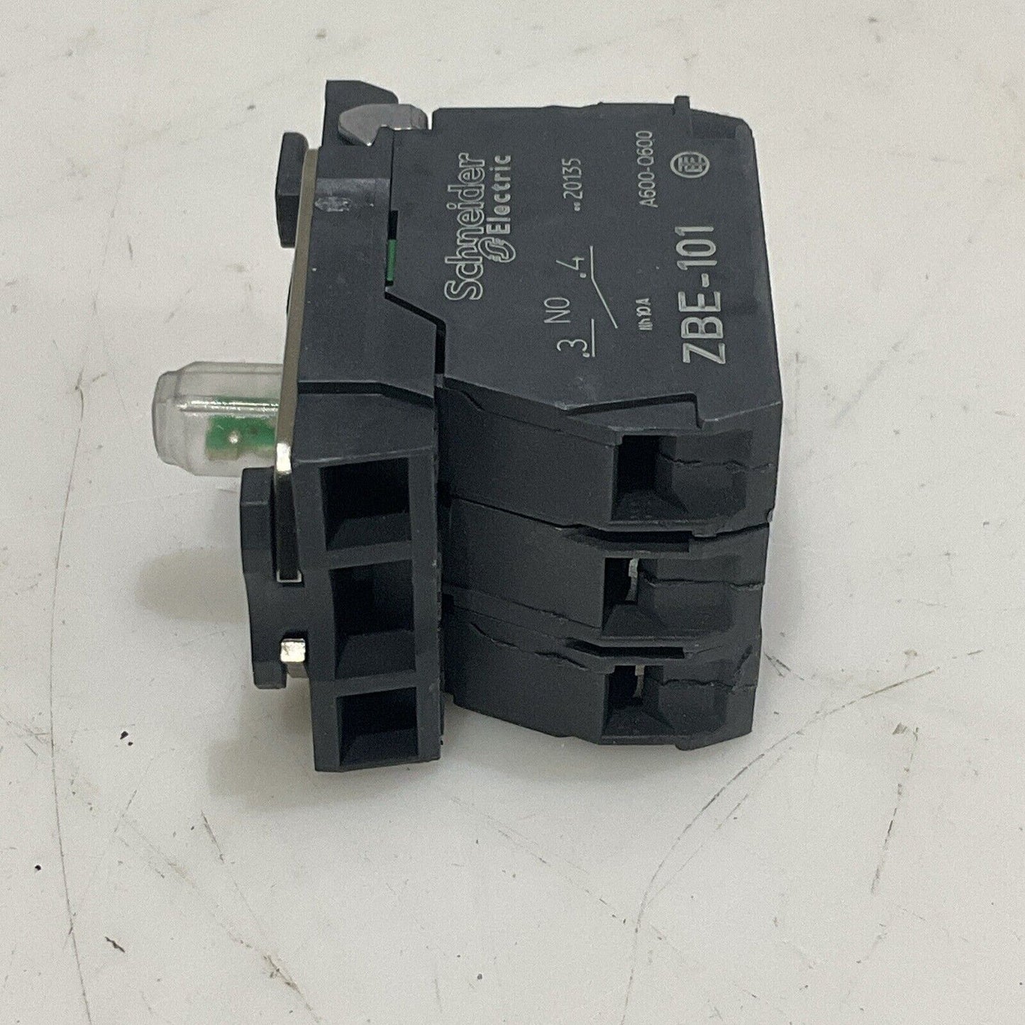 SCHNEIDER ELECTRIC XB5AW33B5 GREEN LED FLUSH SWITCH PB MOM U4M