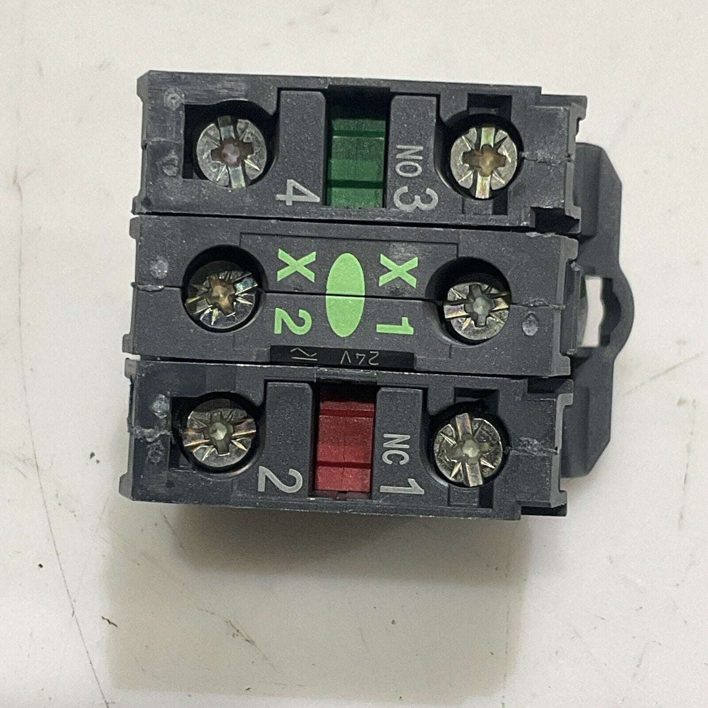 SCHNEIDER ELECTRIC XB5AW33B5 GREEN LED FLUSH SWITCH PB MOM U4M