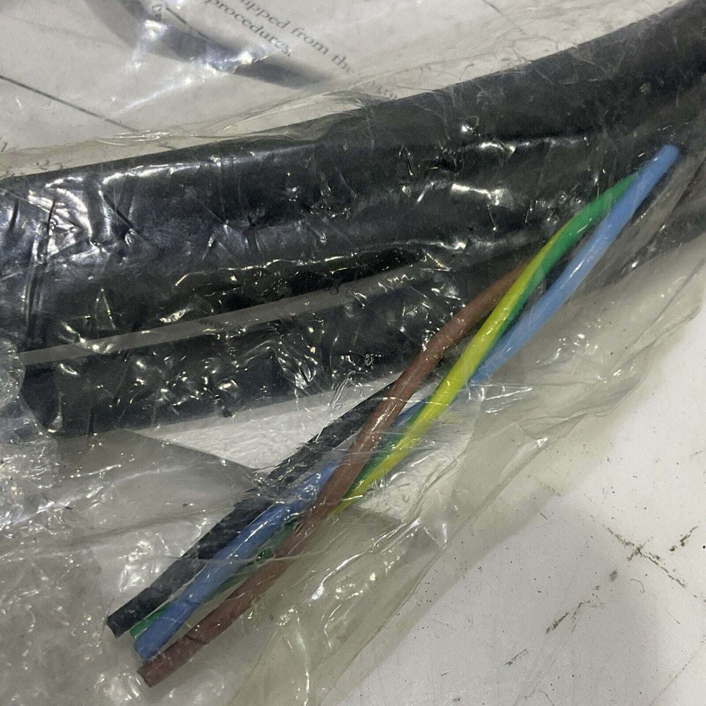 AB ALLEN BRADLEY 2090-CPWM6DF-16AA04 NON-FLEX CABLE 16 GA U4M