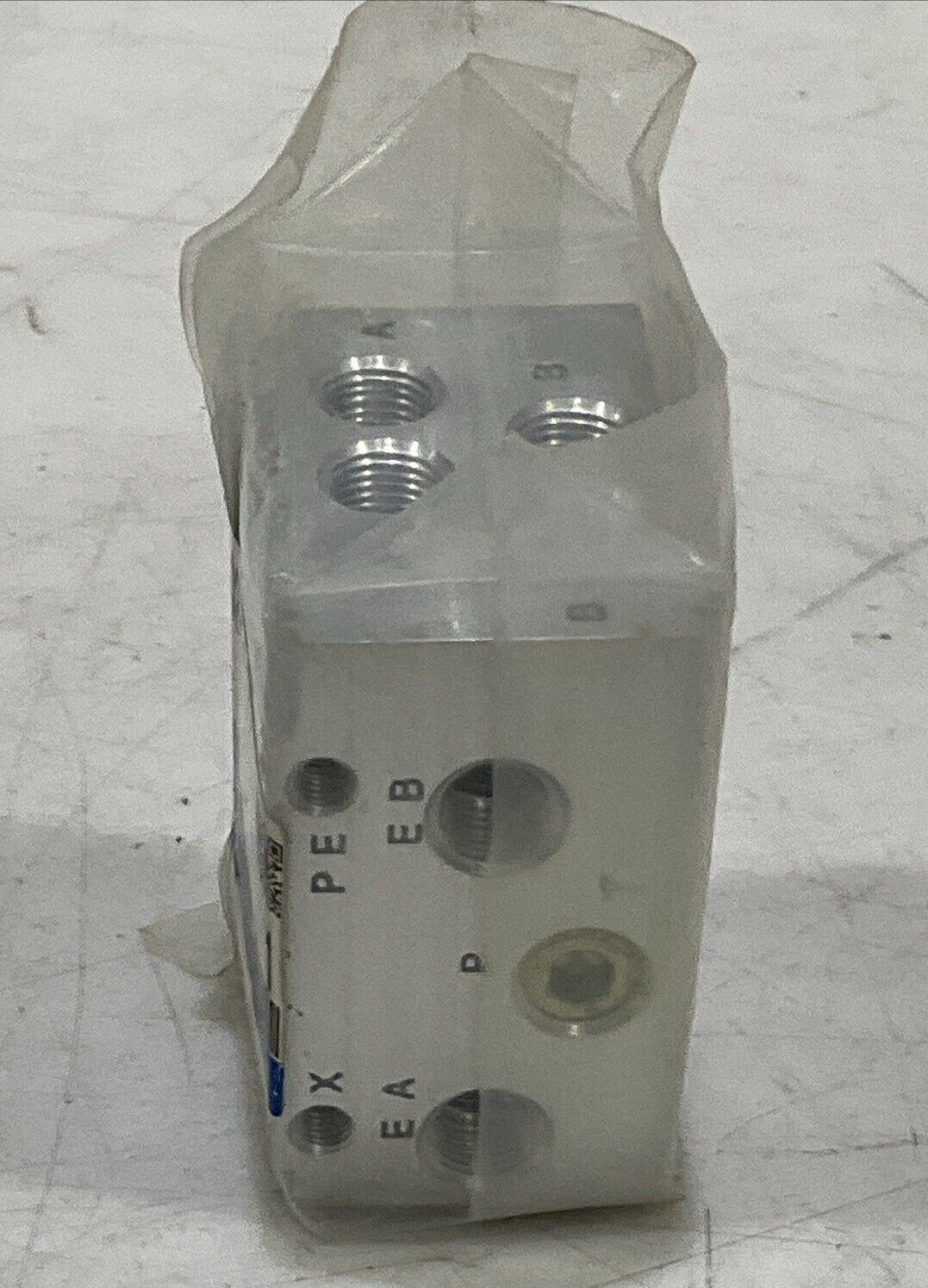 SMC SS5Y3042-02-01T PNEUMATIC MANIFOLDE SOLENOID VALVE BLOCK BASE 554