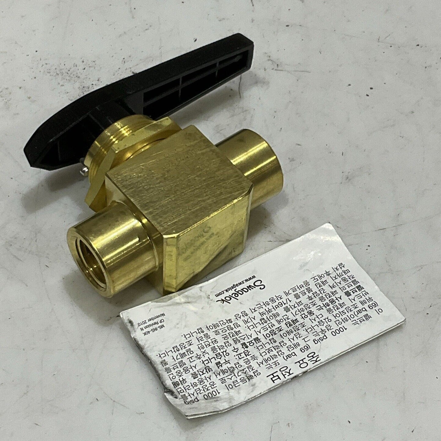 SWAGELOK B-45F8 826344001 BRASS BALL VALVE 2500 PSIG 0.406 IN 373