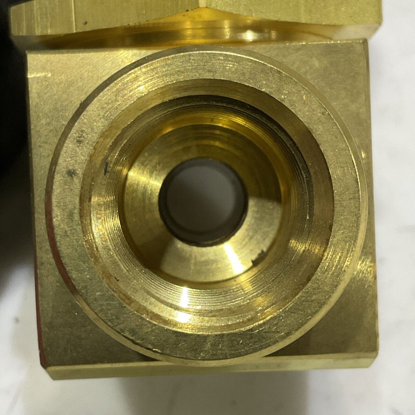 SWAGELOK B-45F8 826344001 BRASS BALL VALVE 2500 PSIG 0.406 IN 373