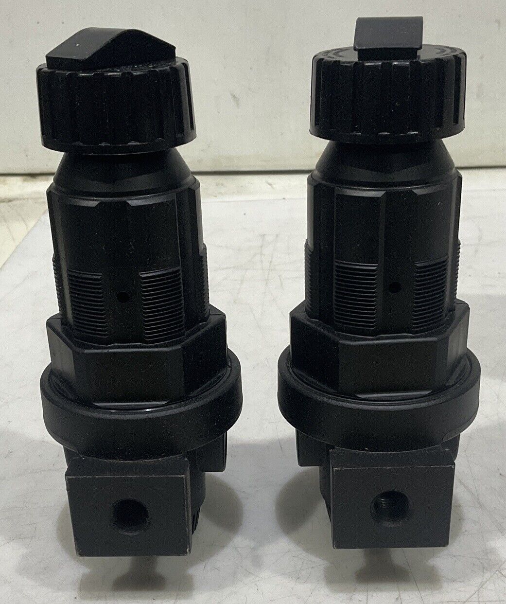 MASTER PNEUMATIC-DETROIT R100-2SR343 REGULATOR LOT OF 2 U3S