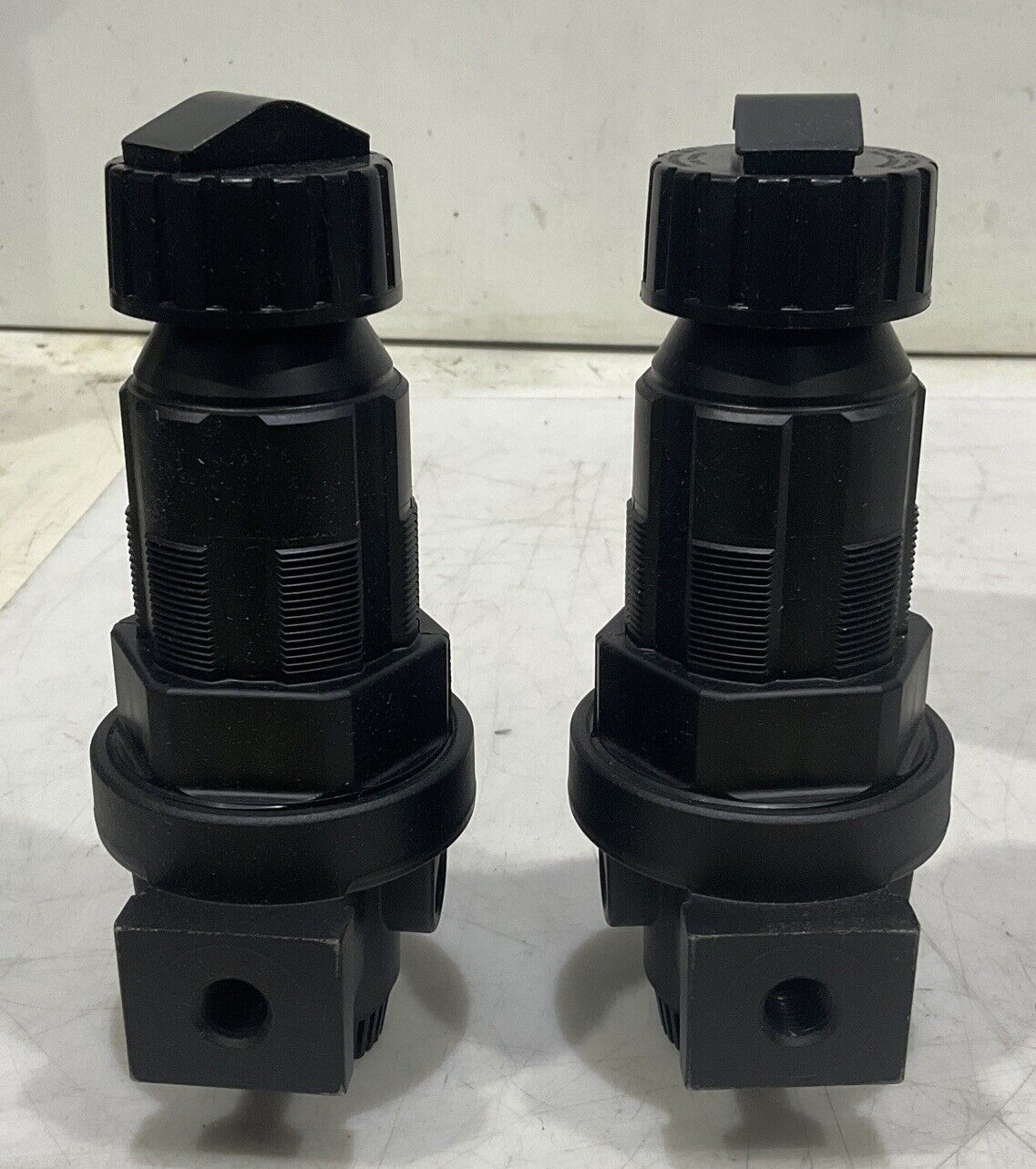 MASTER PNEUMATIC-DETROIT R100-2SR343 REGULATOR LOT OF 2 U3S