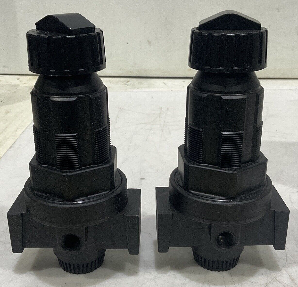 MASTER PNEUMATIC-DETROIT R100-2SR343 REGULATOR LOT OF 2 U3S