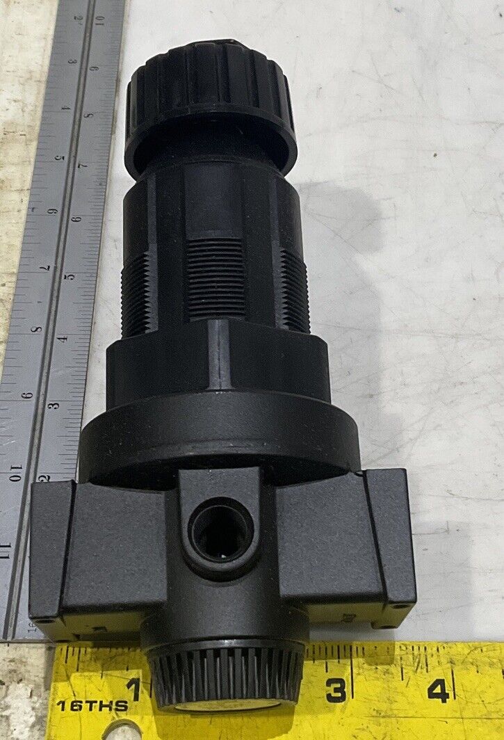 MASTER PNEUMATIC-DETROIT R100-2SR343 REGULATOR LOT OF 2 U3S