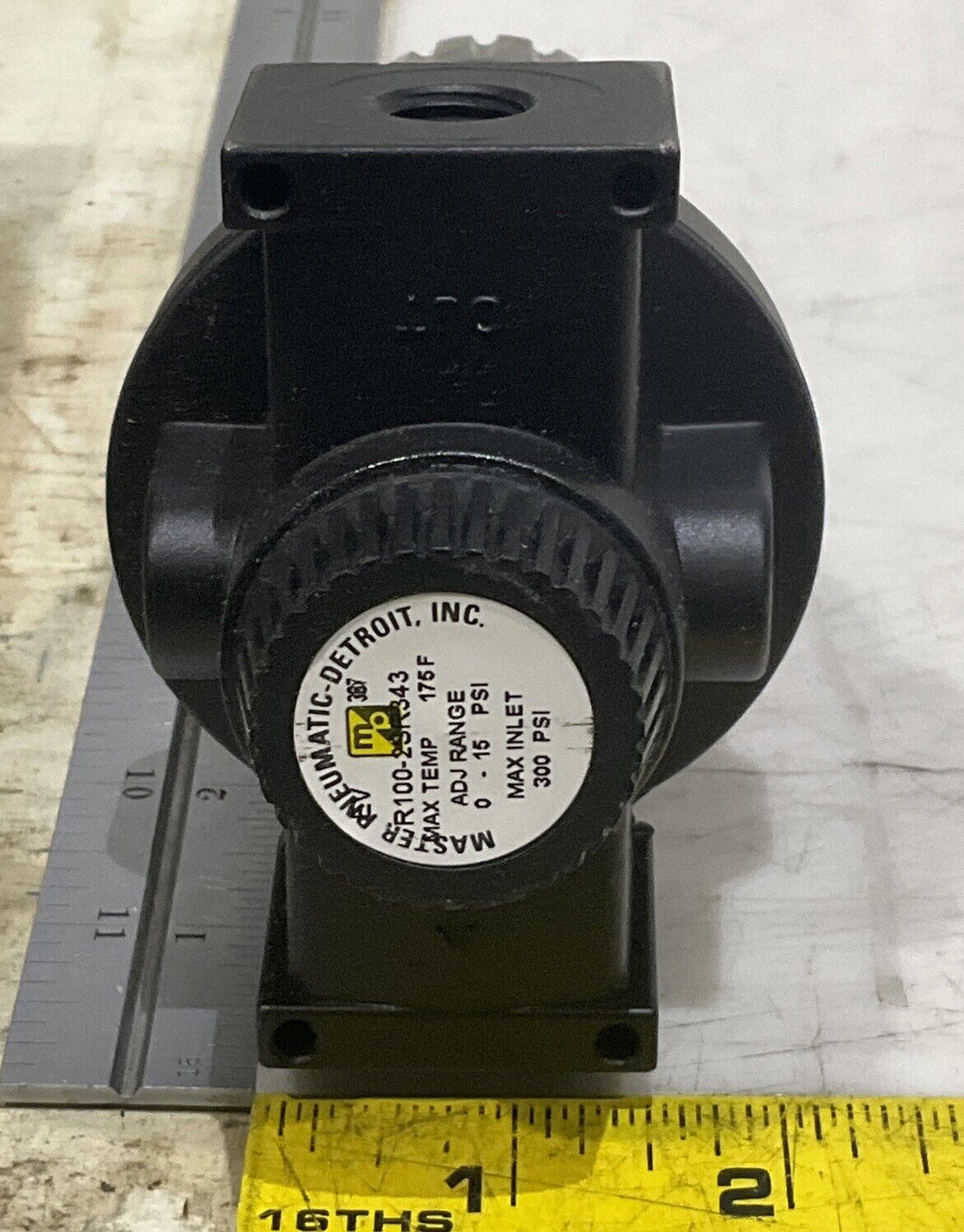 MASTER PNEUMATIC-DETROIT R100-2SR343 REGULATOR LOT OF 2 U3S