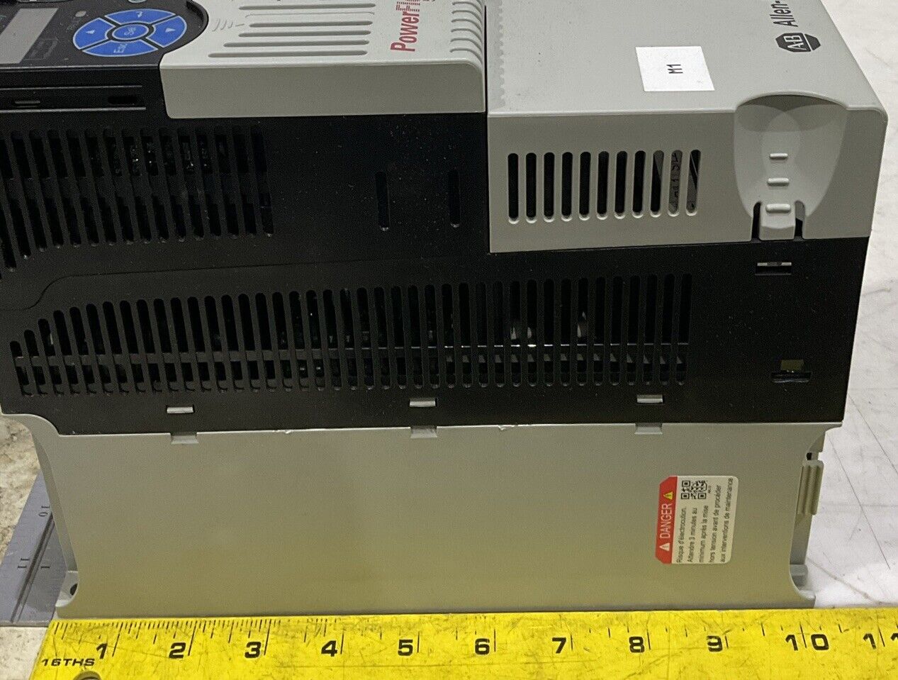 ALLEN-BRADLEY POWERFLEX 525 15kW/20HP 25B-D030N114 323-528V 30A AC DRIVE U3S