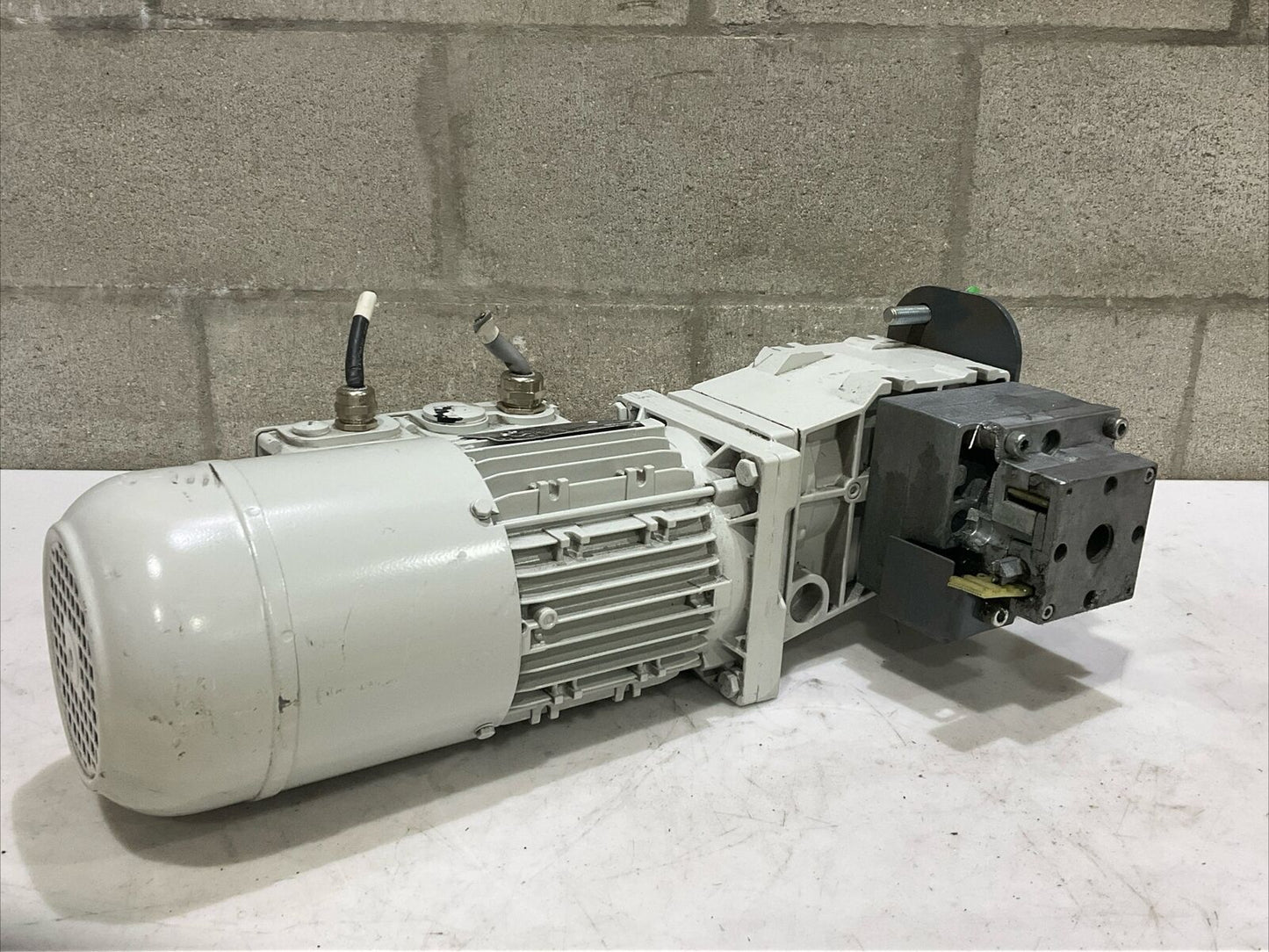 LENZE EN60034 GKR04-2 M HAR 080C31 MDSABS 080-31 GEARBOX MOTOR U3S