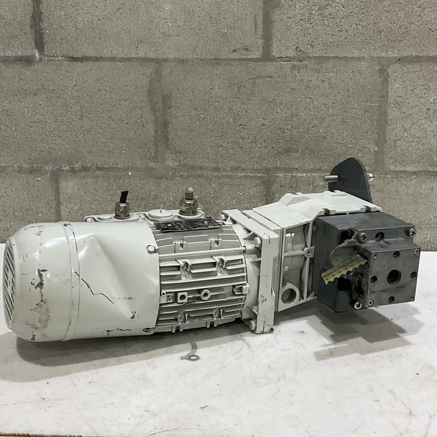 LENZE EN60034 GKR04-2 M HAR 080C31 MDSABS 080-31 GEARBOX MOTOR U3S