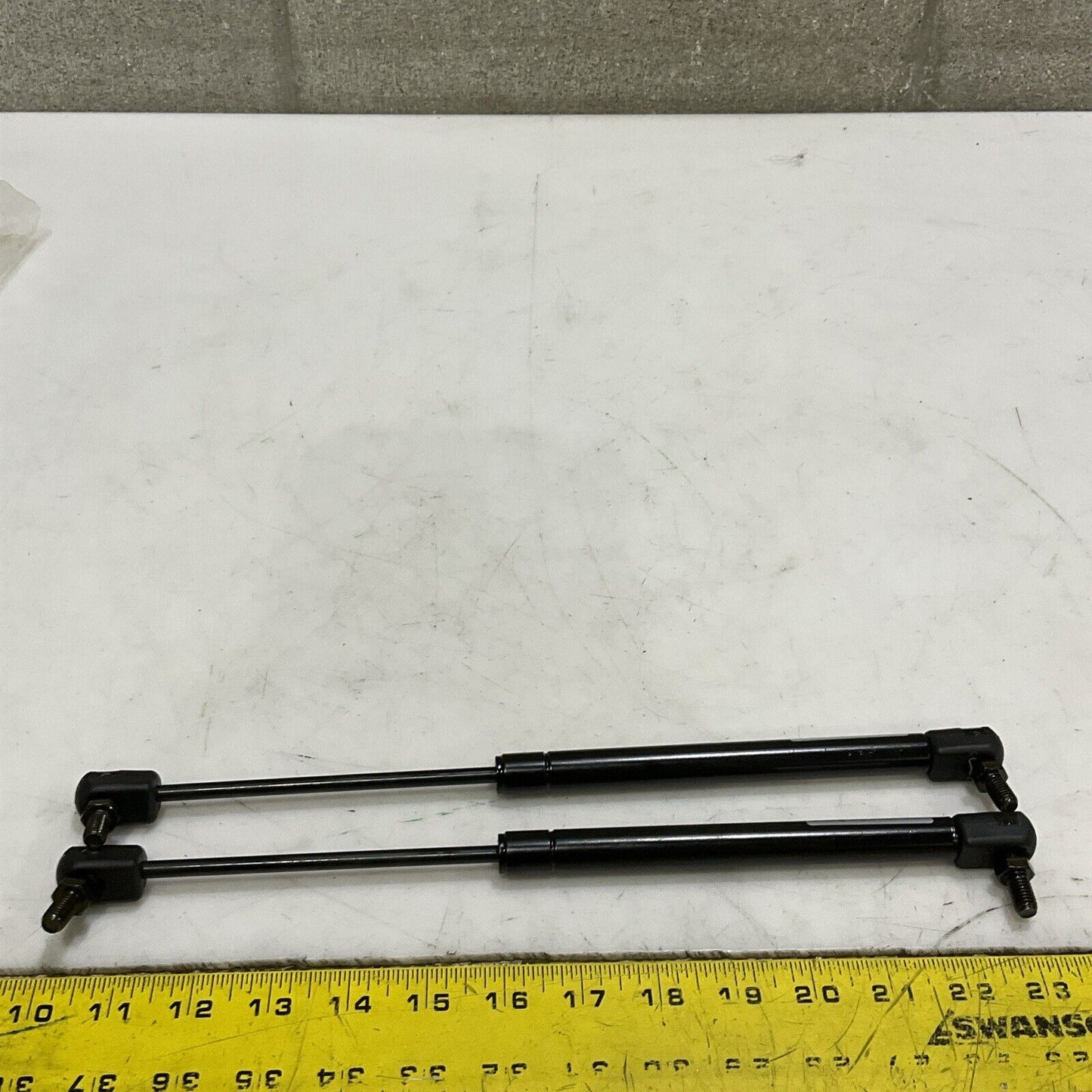 IGS 66U1202B0XX0267 HIGH PRESSURE GAS SPRING 60 LBS LOT OF 2 U3S