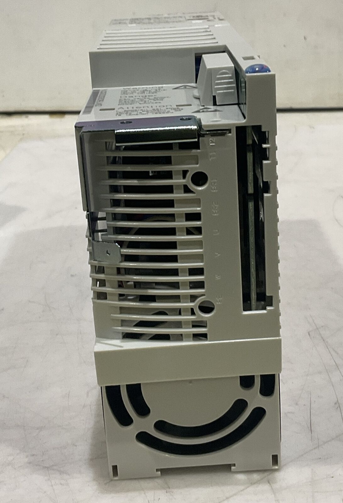 LENZE 8200 VECTOR E82EV152 INVERTER U3S