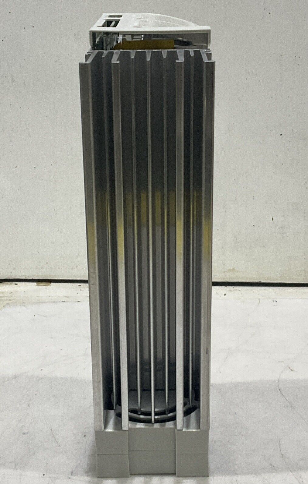 LENZE 8200 VECTOR E82EV152 INVERTER U3S