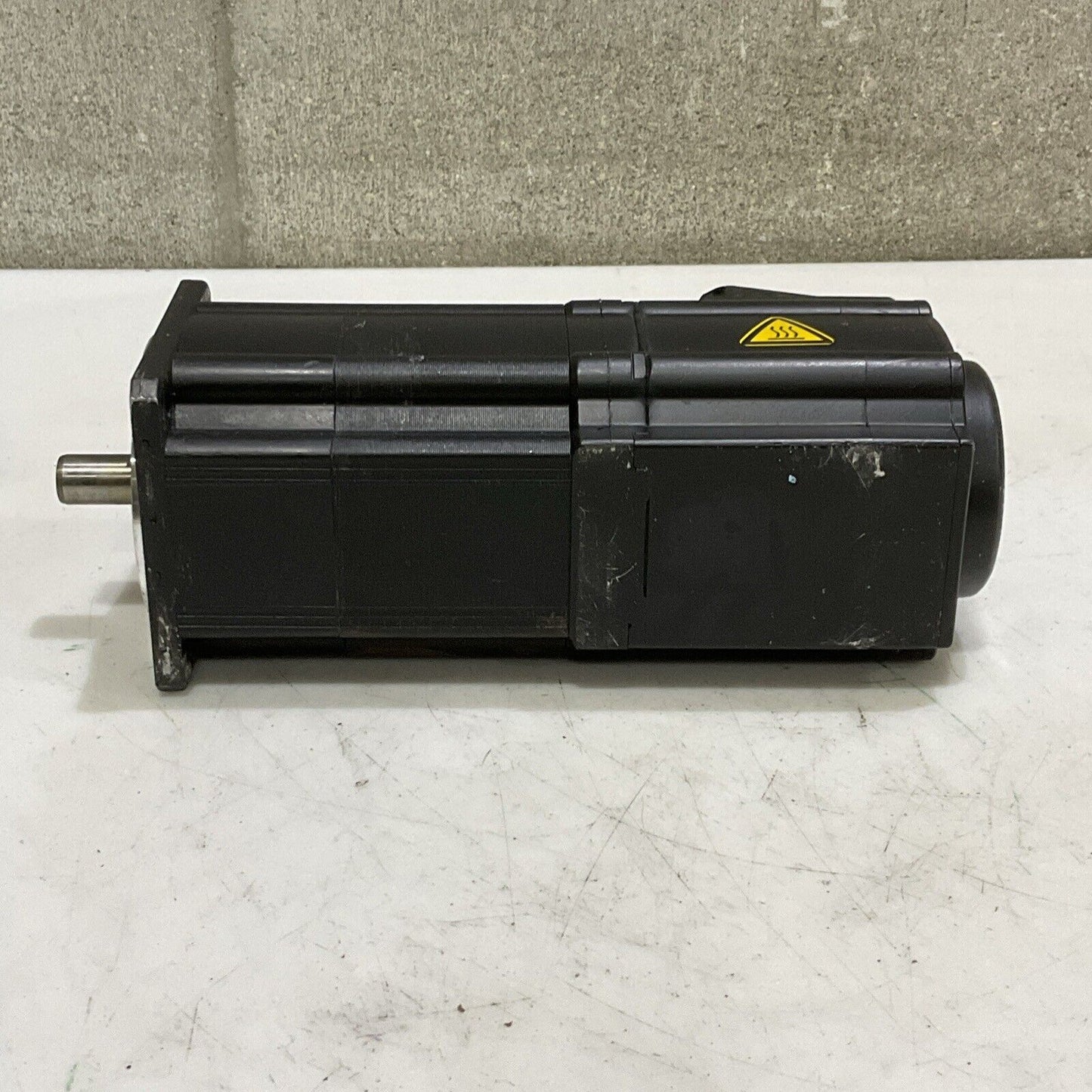 LENZE MCS 09F38LRS0P1-A14N-ST500N-R0SU SERVO MOTOR 160V 5.0A 30A 3750 RPM U3S