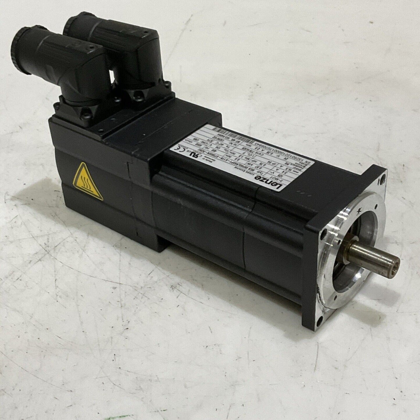 LENZE MCS 06F60LRS0P1-A11N-ST5S00N-R2SU SERVO MOTOR 125 V 3.4/16.5A 400H U3S