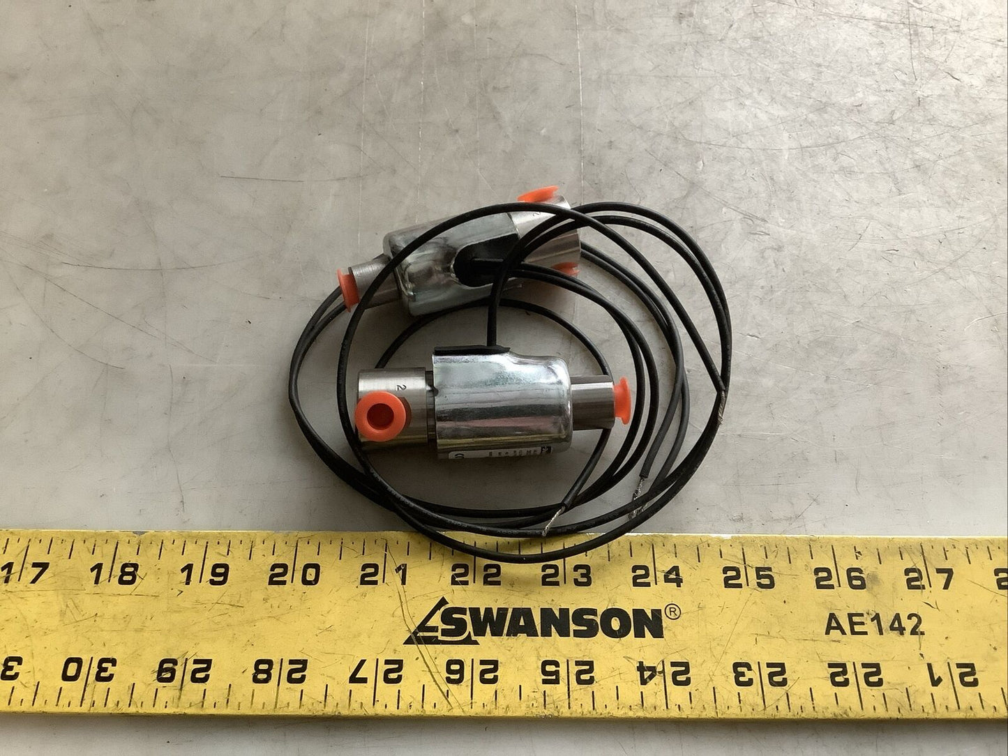 PARKER 30CC02JV4B2B SOLENOID VALVE 5/64IN 24VDC 8W 90PSI RM6 - LOT OF 2