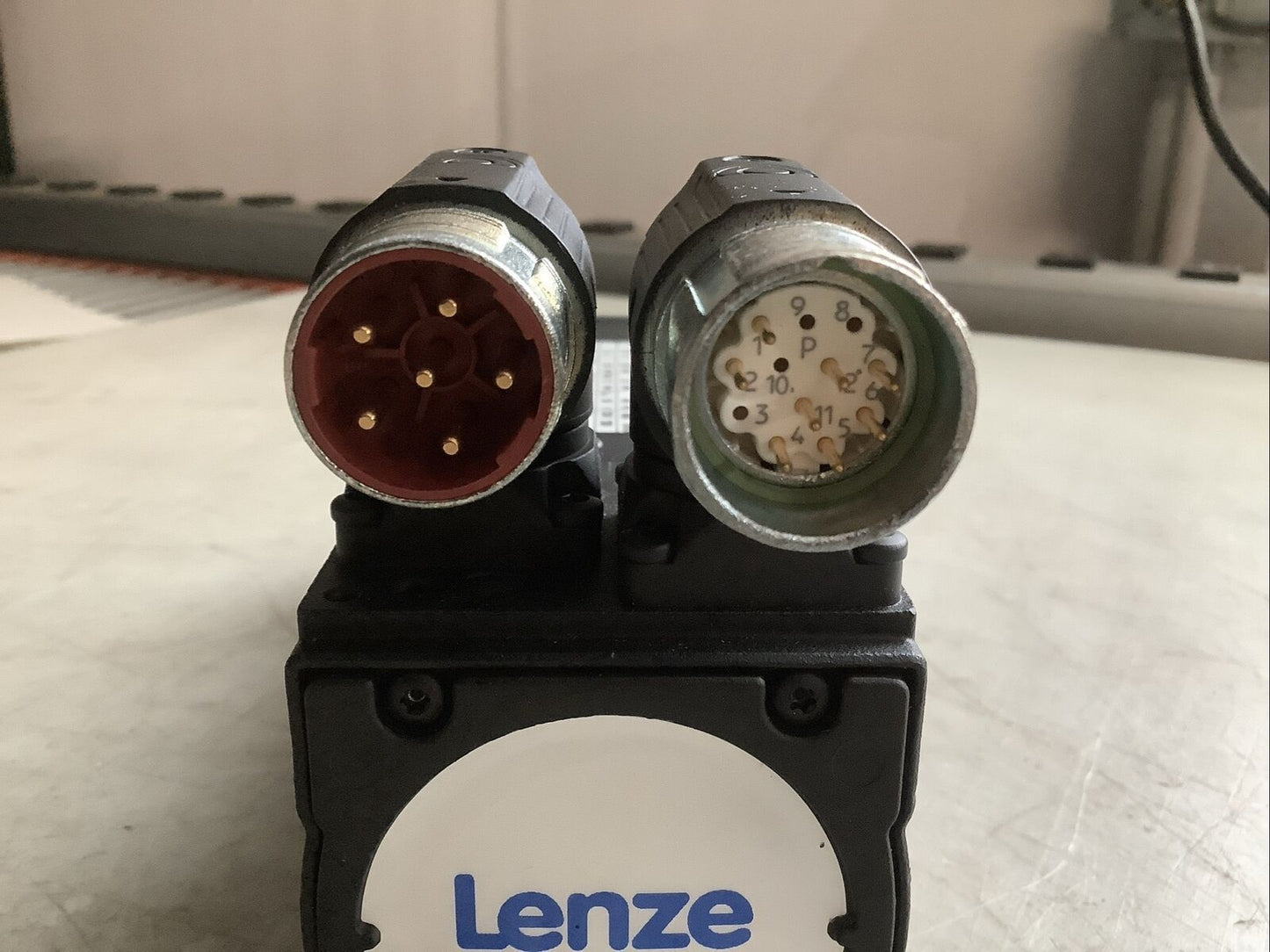 LENZE MCS 06F60LRS0P1-A11N-ST5S00N-R2SU SERVO MOTOR 6000 RPM 554