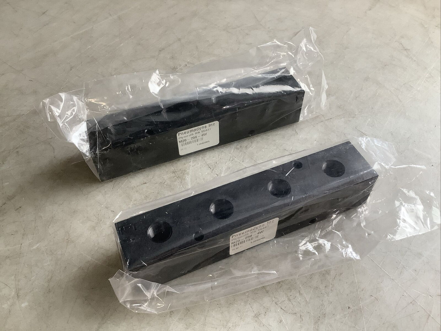 PNEUMADYNE M20-250-4W PMEUMATIC MANIFOLD U3S - LOT OF 2