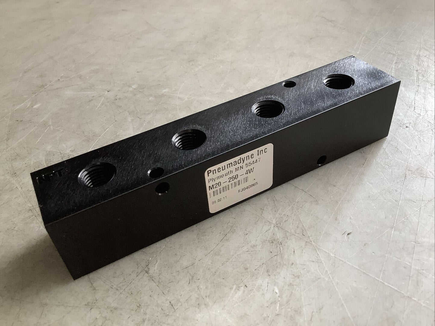 PNEUMADYNE M20-250-4W PMEUMATIC MANIFOLD U3S - LOT OF 2